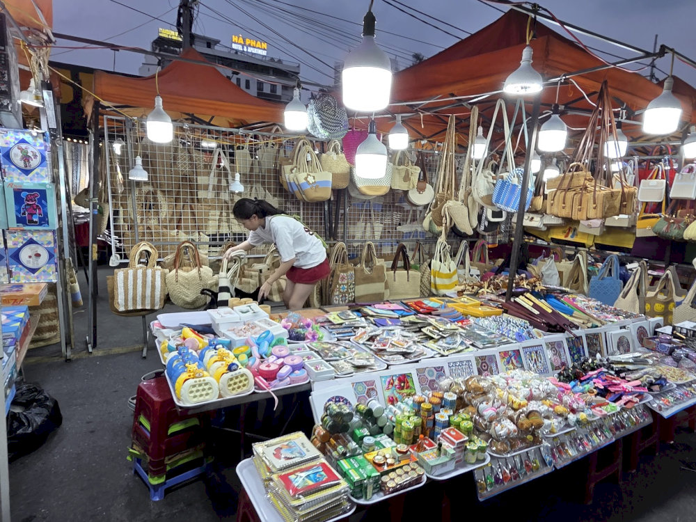 Many shops sell handmade souvenirs and local handicrafts in the market